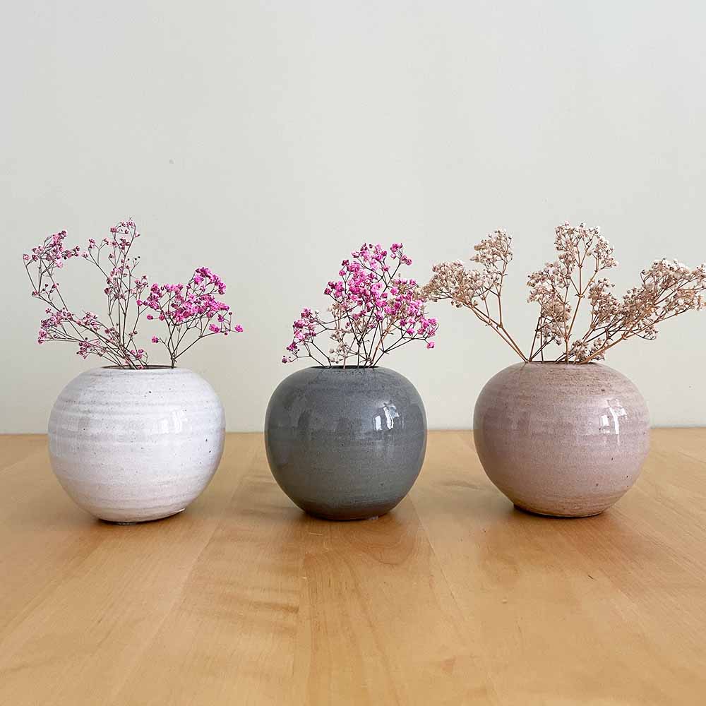 The Family House kleine Keramikvase Fado Blumen rund rosa handgemacht  nordery
