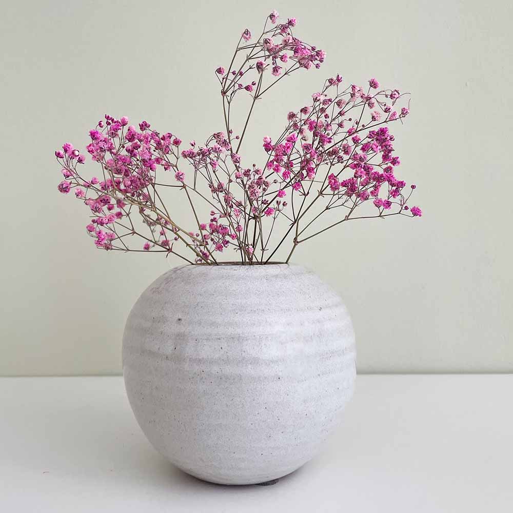 The Family House kleine Keramikvase Fado weiss Blumen handgemacht nordery