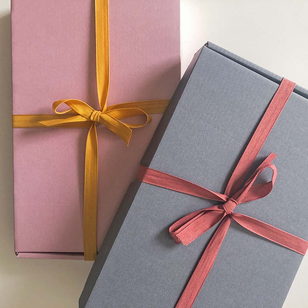 Geschenkbox Karton Verpackung grau rosa nordery