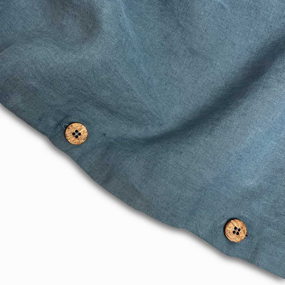 Leinen Bettdeckenbezug LIVA - Graublau Knopfverschluss Detail